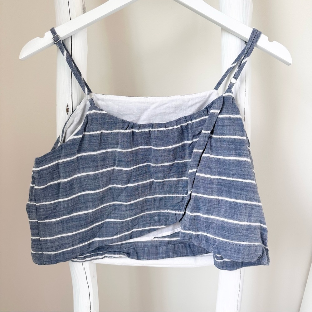 Universal Thread Chambray Striped Split Back Cropped Top Size Medium - Picture 2 of 10